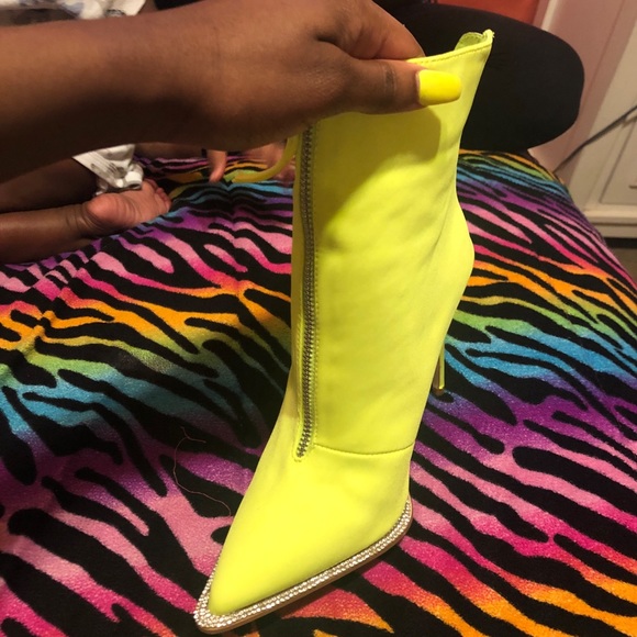 Heels - Picture 2 of 2